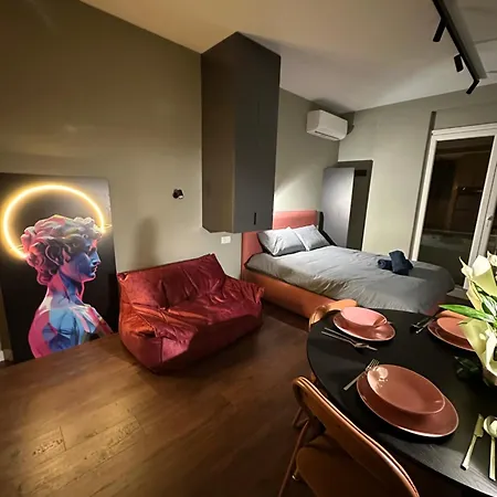 Urban Charm New Bazaar ティラナ